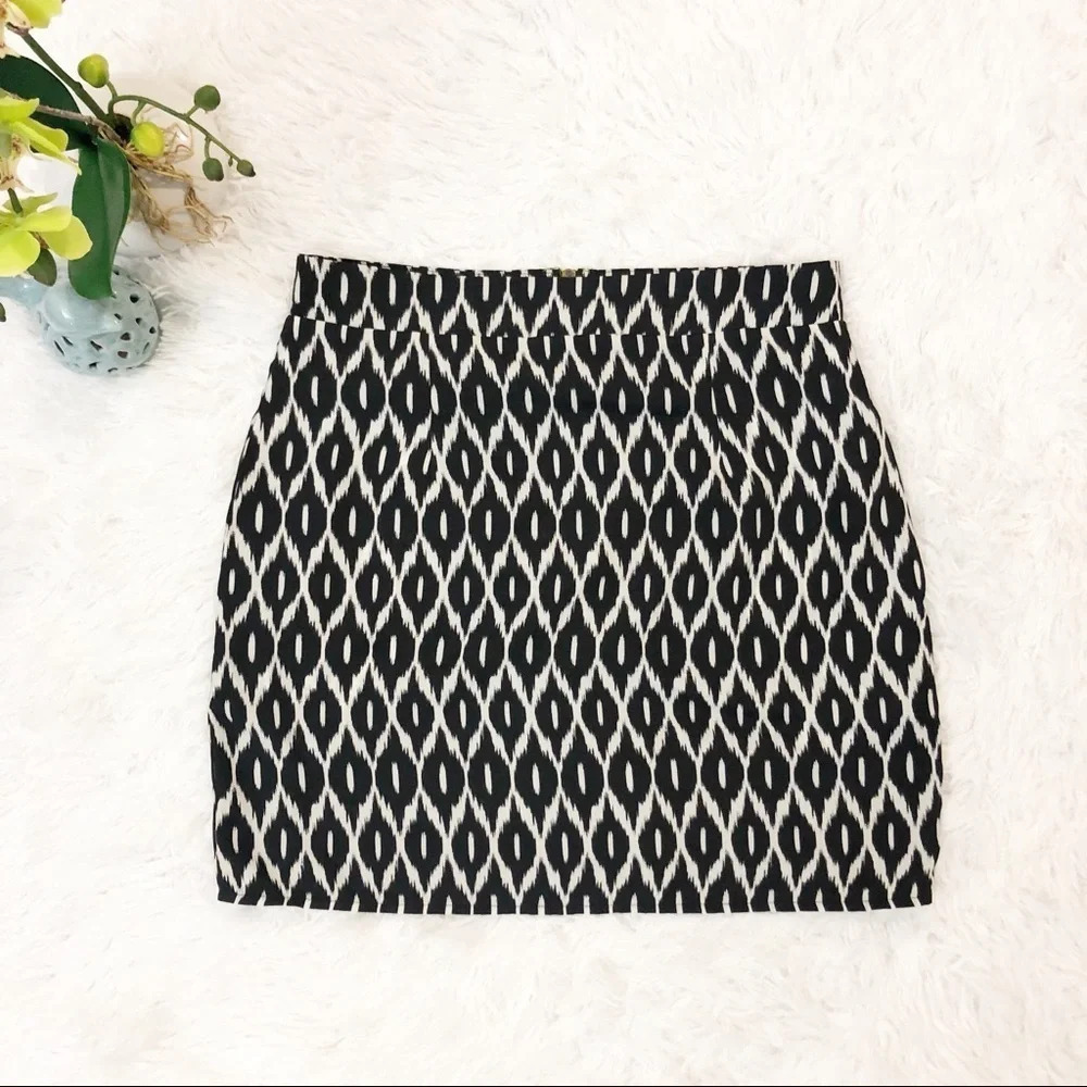🍁 Annabella | Black & White Ikat Mini Skirt